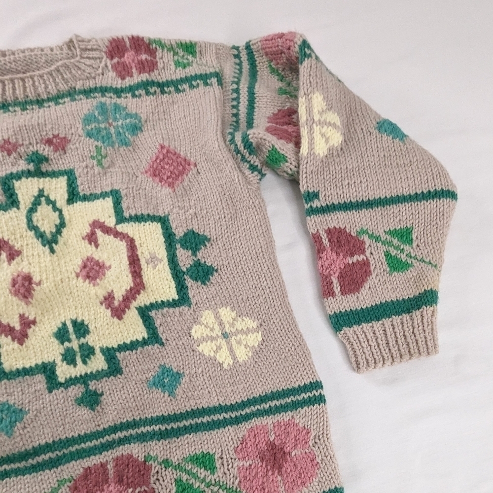 VTG Handmade Cream Pink Fair Isle Soft Chunky Knit Floral Cottage Clover Sweater - Picture 3 of 6